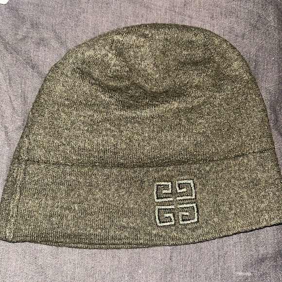 Givenchy Beene. - Picture 2 of 3